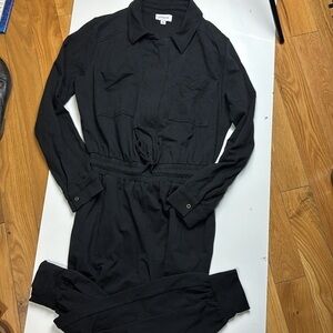 Evereve black Myra Jumpsuit sz M‎